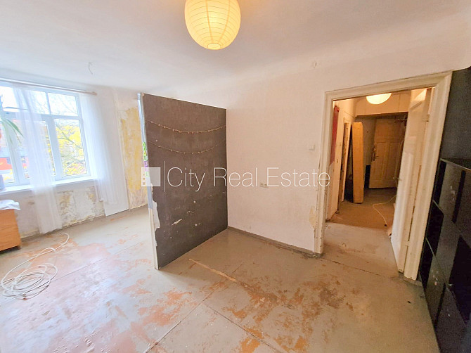 Дом во дворе, закрытый двор, вход с улицы, лестничная клетка после косметического Рига - изображение 9