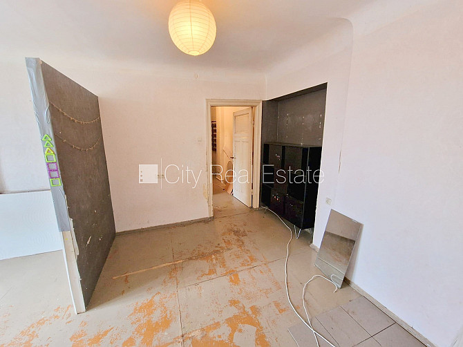 Дом во дворе, закрытый двор, вход с улицы, лестничная клетка после косметического Рига - изображение 4