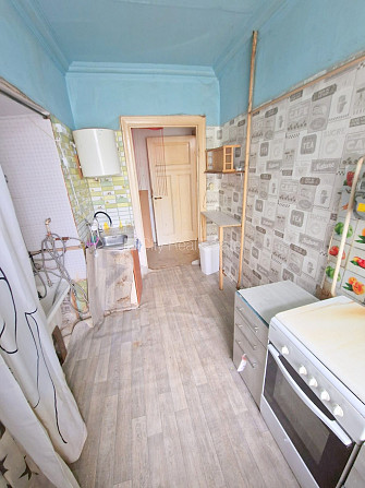 Дом во дворе, закрытый двор, вход с улицы, лестничная клетка после косметического Рига - изображение 15