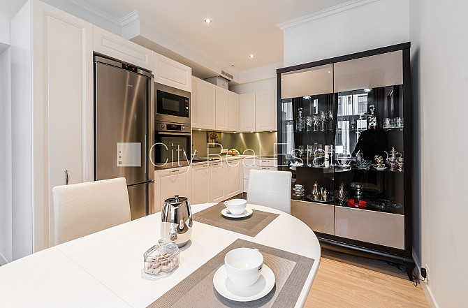 Здание во дворе, реновированный дом, благоустроенный озеленённый двор, Рига - изображение 7