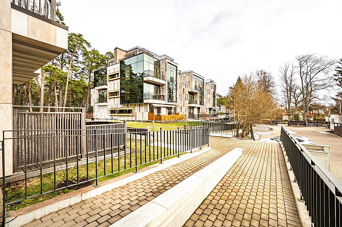 Новостройка, зеленая территория, закрытый двор, въездные ворота оснащены Юрмала - изображение 18