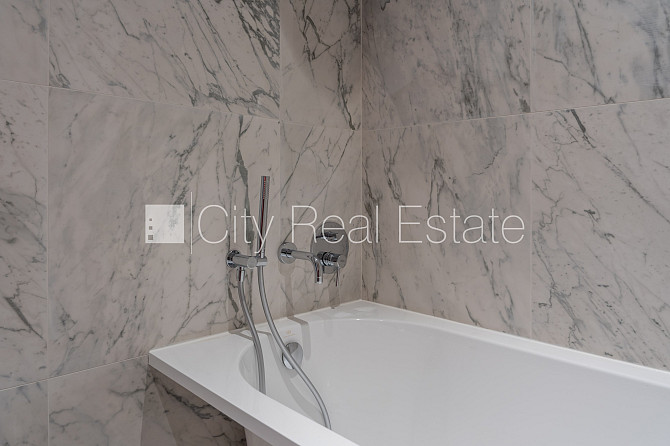 Fasādes māja, renovēta māja, labiekārtots apzaļumots pagalms, ieeja no ielas, ir lifts, Rīga - foto 18