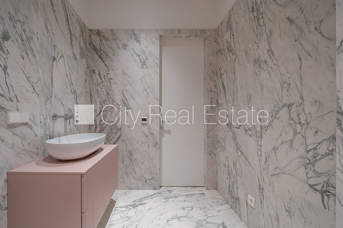 Fasādes māja, renovēta māja, labiekārtots apzaļumots pagalms, ieeja no ielas, ir lifts, Rīga - foto 19