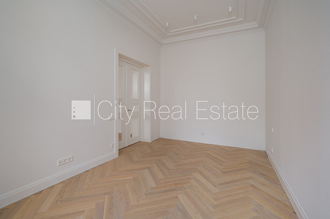 Fasādes māja, renovēta māja, labiekārtots apzaļumots pagalms, ieeja no ielas, ir lifts, Rīga - foto 3