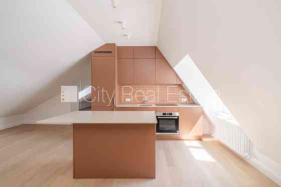 Фасадный дом, реновированный дом, благоустроенный озеленённый двор, закрытый Rīga