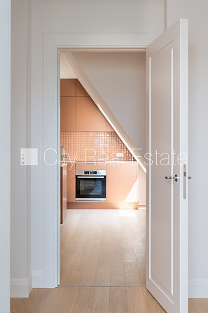 Fasādes māja, renovēta māja, labiekārtots apzaļumots pagalms, slēgts pagalms, ieeja no Rīga - foto 8