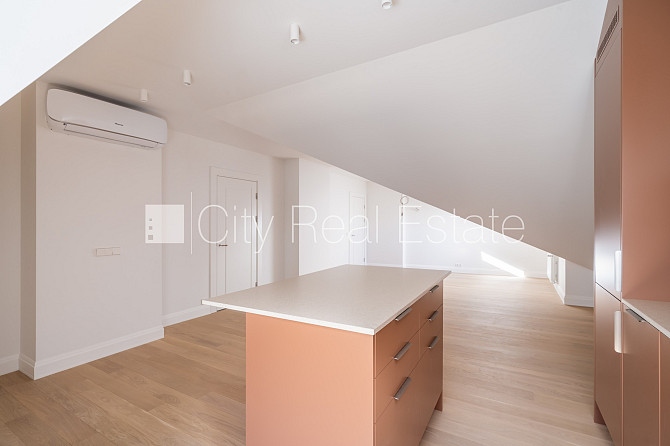 Fasādes māja, renovēta māja, labiekārtots apzaļumots pagalms, slēgts pagalms, ieeja no Rīga - foto 5