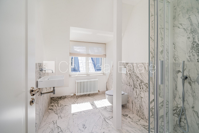 Fasādes māja, renovēta māja, labiekārtots apzaļumots pagalms, slēgts pagalms, ieeja no Rīga - foto 18