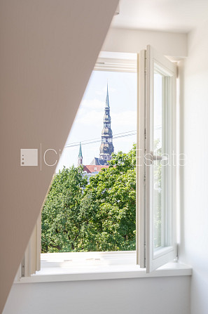 Fasādes māja, renovēta māja, labiekārtots apzaļumots pagalms, slēgts pagalms, ieeja no Rīga - foto 12