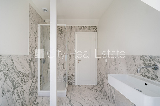 Fasādes māja, renovēta māja, labiekārtots apzaļumots pagalms, slēgts pagalms, ieeja no Rīga - foto 19