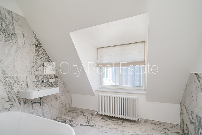 Fasādes māja, renovēta māja, labiekārtots apzaļumots pagalms, slēgts pagalms, ieeja no Rīga - foto 13