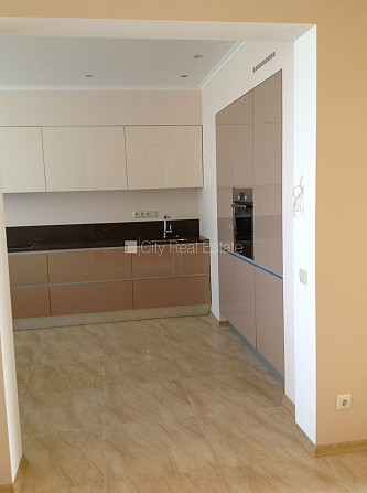 Рядный дом, зеленая территория, благоустроенный озеленённый двор, закрытая Юрмала - изображение 2