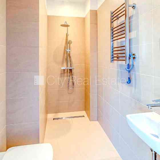 Земля в собственности, новостройка, монолитные бетонные стены, благоустроенная Юрмала