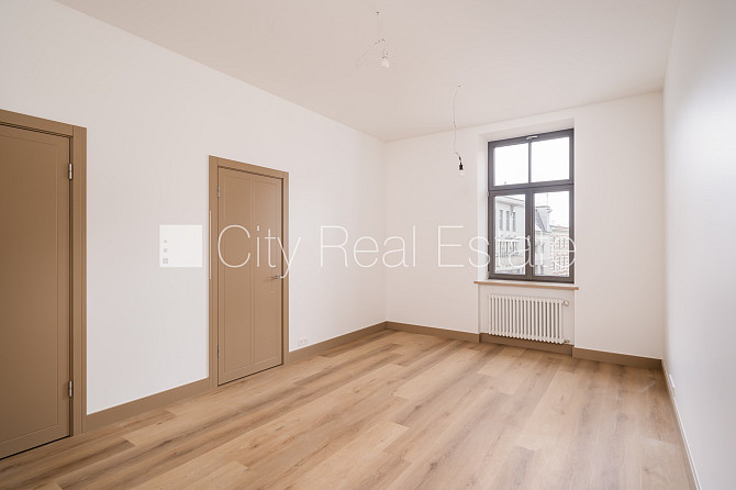 Projekts - Place 4, fasādes māja, renovēta māja, ir lifts, kāpņu telpa pēc kapitālā Rīga - foto 2