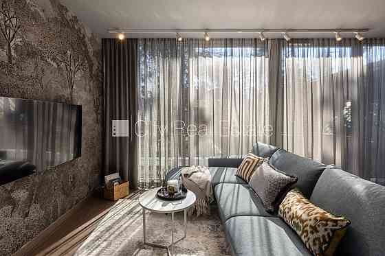 Новостройка, фасадный дом, зеленая территория, благоустроенный озеленённый двор, Юрмала