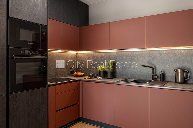 Новостройка, фасадный дом, зеленая территория, благоустроенный озеленённый двор, Юрмала - изображение 11