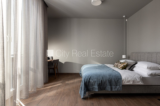 Новостройка, фасадный дом, зеленая территория, благоустроенный озеленённый двор, Юрмала - изображение 11