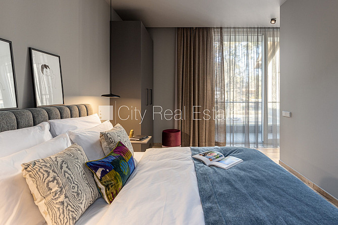 Jaunceltne, fasādes māja, zaļā teritorija, pazemes autostāvvieta, ieeja no ielas, apzaļumota Jūrmala - foto 8