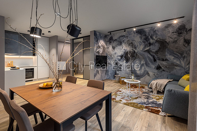 Jaunceltne, fasādes māja, zaļā teritorija, pazemes autostāvvieta, ieeja no ielas, apzaļumota Jūrmala - foto 1