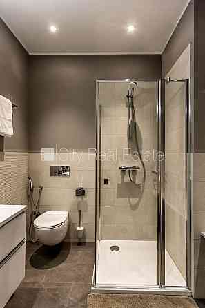 Новостройка, фасадный дом, зеленая территория, благоустроенный озеленённый двор, Jūrmala