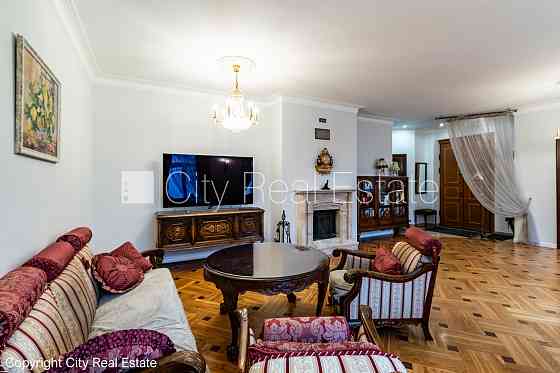 Фасадный дом, окна выходят в обе стороны дома, смежно-изолированные комнаты, Rīga