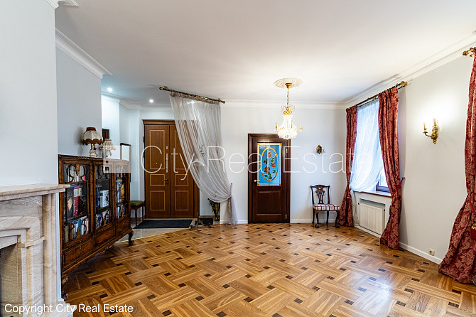 Fasādes māja, logi vērsti mājas abās pusēs, caurstaigājamas izolētas istabas, augstie Rīga - foto 7