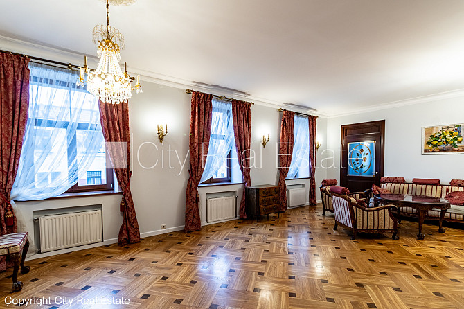 Fasādes māja, logi vērsti mājas abās pusēs, caurstaigājamas izolētas istabas, augstie Rīga - foto 6