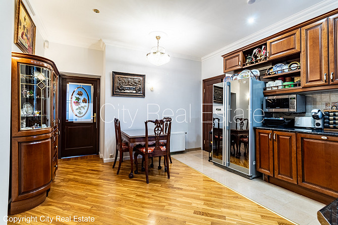 Fasādes māja, logi vērsti mājas abās pusēs, caurstaigājamas izolētas istabas, augstie Rīga - foto 17