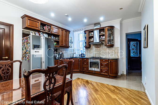 Fasādes māja, logi vērsti mājas abās pusēs, caurstaigājamas izolētas istabas, augstie Rīga - foto 12