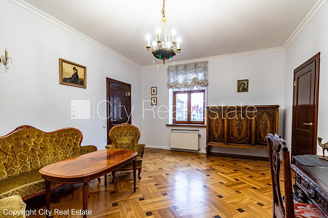 Fasādes māja, logi vērsti mājas abās pusēs, caurstaigājamas izolētas istabas, augstie Rīga - foto 18