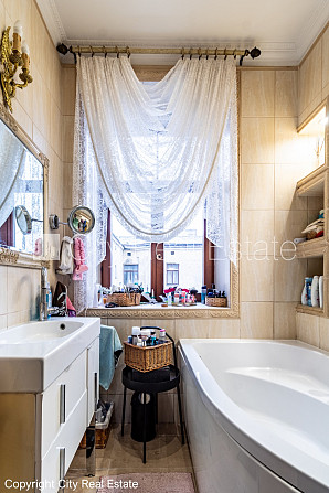 Fasādes māja, logi vērsti mājas abās pusēs, caurstaigājamas izolētas istabas, augstie Rīga - foto 9