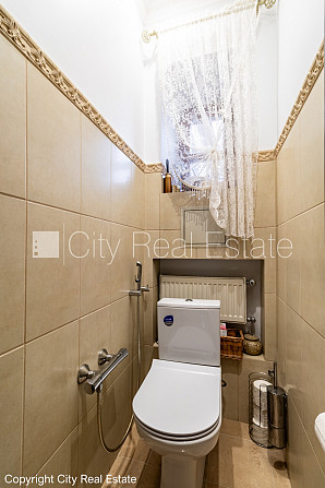 Fasādes māja, logi vērsti mājas abās pusēs, caurstaigājamas izolētas istabas, augstie Rīga - foto 11