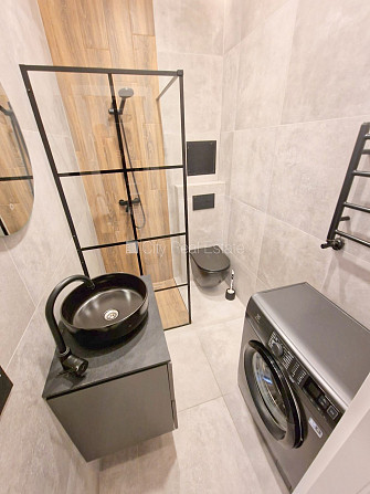 Fasādes māja, renovēta māja, slēgts pagalms, ieeja no ielas, ir lifts, kāpņu telpa pēc Rīga - foto 20