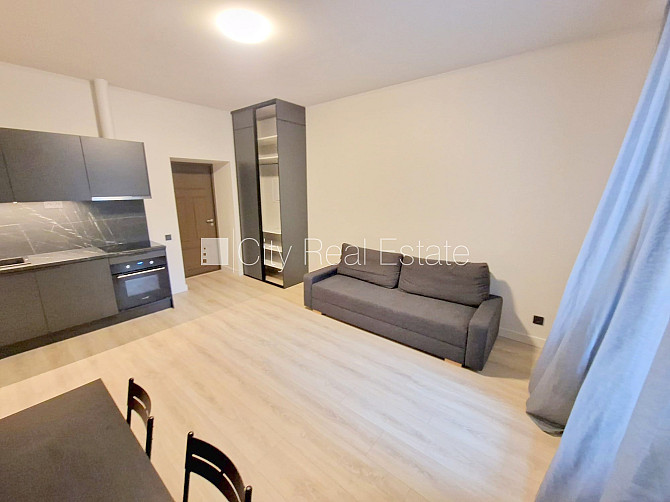 Fasādes māja, renovēta māja, slēgts pagalms, ieeja no ielas, ir lifts, kāpņu telpa pēc Rīga - foto 7