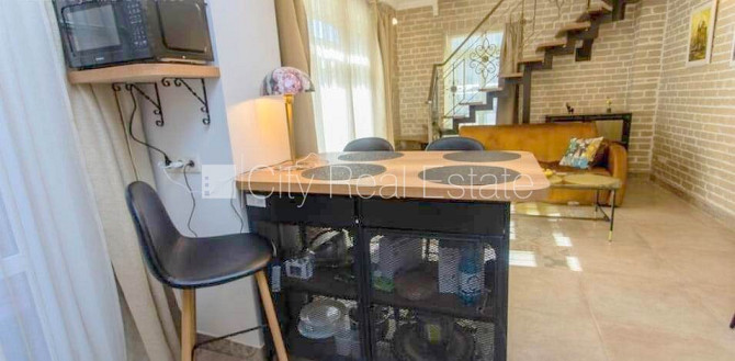 Fasādes māja, zaļā teritorija, slēgts pagalms, ieeja no ielas un pagalma, logi vērsti mājas Rīga - foto 11