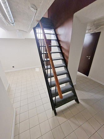 Fasādes māja, renovēta māja, slēgts pagalms, ieeja no ielas, puspagrabs, kāpņu telpa pēc Rīga - foto 11