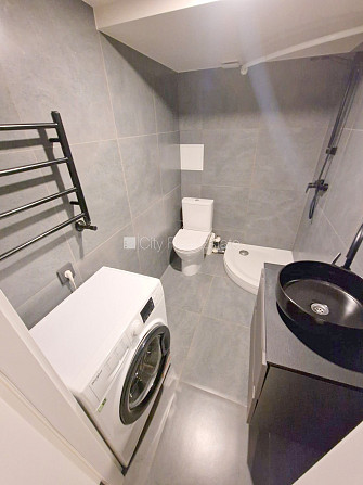 Fasādes māja, renovēta māja, slēgts pagalms, ieeja no ielas, puspagrabs, kāpņu telpa pēc Rīga - foto 8