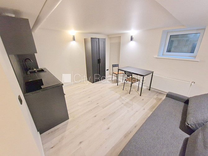 Fasādes māja, renovēta māja, slēgts pagalms, ieeja no ielas, puspagrabs, kāpņu telpa pēc Rīga - foto 6