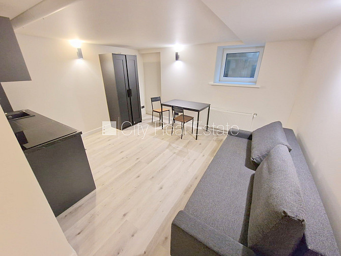 Fasādes māja, renovēta māja, slēgts pagalms, ieeja no ielas, puspagrabs, kāpņu telpa pēc Rīga - foto 2