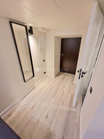 Fasādes māja, renovēta māja, slēgts pagalms, ieeja no ielas, puspagrabs, kāpņu telpa pēc Rīga - foto 9