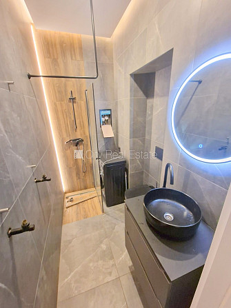 Fasādes māja, renovēta māja, slēgts pagalms, ieeja no ielas, kāpņu telpa pēc kapitālā Rīga - foto 11