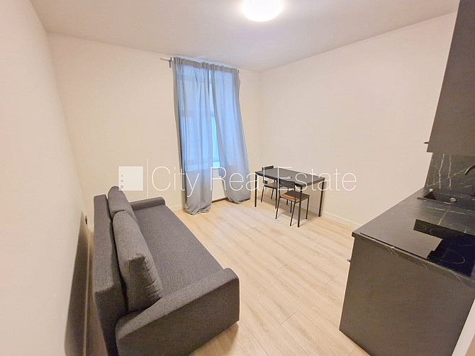 Fasādes māja, renovēta māja, slēgts pagalms, ieeja no ielas, kāpņu telpa pēc kapitālā Rīga - foto 7