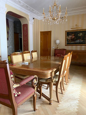 Fasādes māja, renovēta māja, labiekārtota apzaļumota teritorija, ieeja no ielas, luksuss Rīga - foto 1