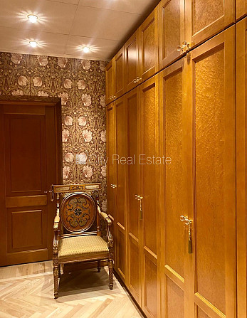 Fasādes māja, renovēta māja, labiekārtota apzaļumota teritorija, ieeja no ielas, luksuss Rīga - foto 9