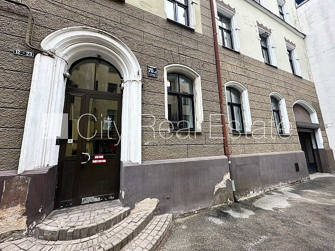 Pagalma ēka, labiekārtota apzaļumota teritorija, slēgts pagalms, teritorijas iebrauktuves Rīga - foto 11