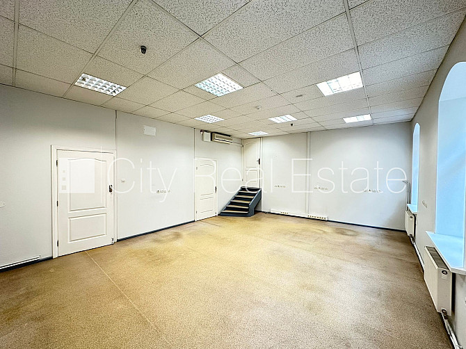 Pagalma ēka, labiekārtota apzaļumota teritorija, slēgts pagalms, teritorijas iebrauktuves Rīga - foto 1