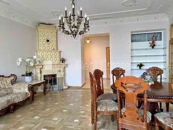 Земля в собственности, фасадный дом, реновированный дом, кирпичные стены, фасад с Rīga