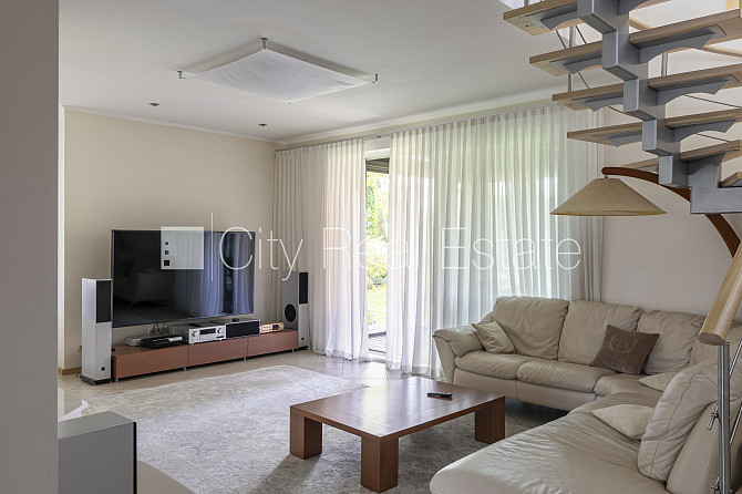 Privātmāja, labiekārtota apzaļumota teritorija 1350 m2, slēgts pagalms, vieta vairākām Jūrmala - foto 12