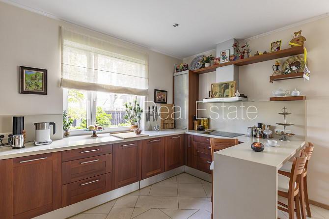 Privātmāja, labiekārtota apzaļumota teritorija 1350 m2, slēgts pagalms, vieta vairākām Jūrmala - foto 18