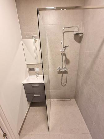 Pagalma ēka, renovēta māja, slēgts pagalms, ieeja no ielas un pagalma, kāpņu telpa pēc Rīga - foto 12